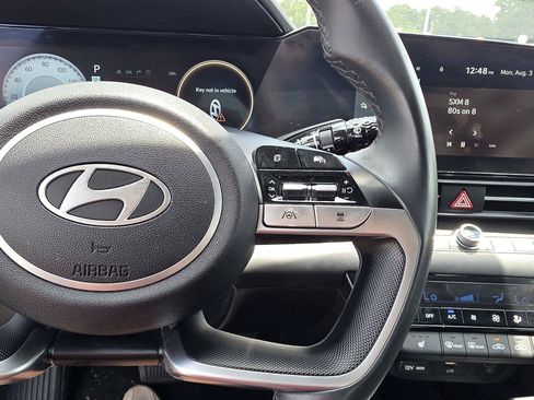 Used 2025 Hyundai Elantra SEL FWD image 14