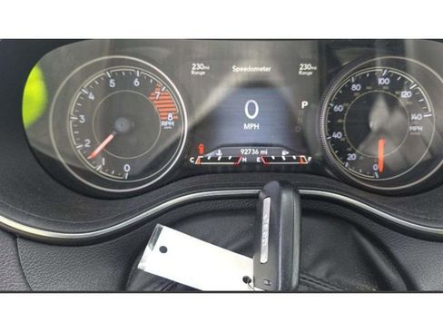 Used 2019 Jeep Cherokee Limited AWD/4WD image 7