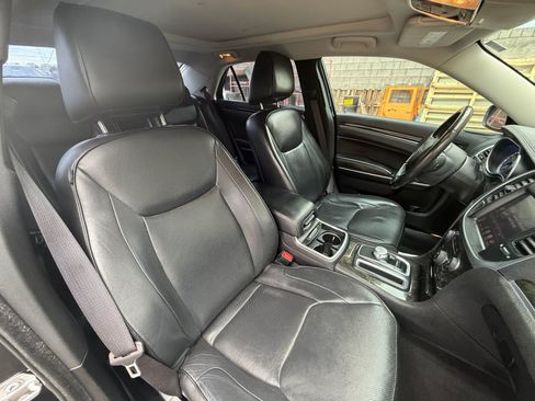 Used 2016 Chrysler 300 C AWD/4WD image 18