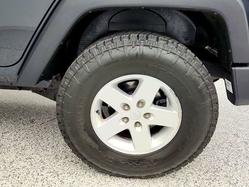 Used 2018 Jeep Wrangler Unlimited Sport S AWD/4WD image 9