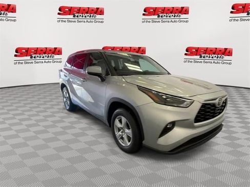 Certified 2024 Toyota Highlander LE image 4