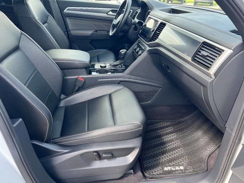 Used 2022 Volkswagen Atlas Cross Sport SEL R-Line AWD/4WD image 19