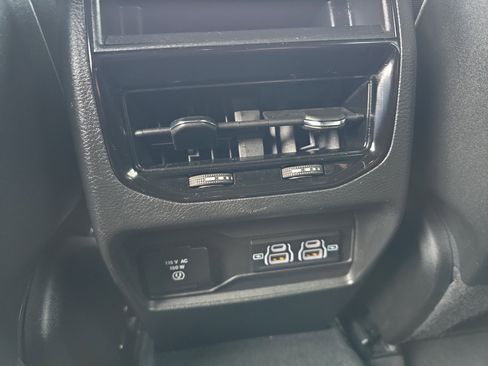 Used 2024 Jeep Grand Cherokee Altitude image 14