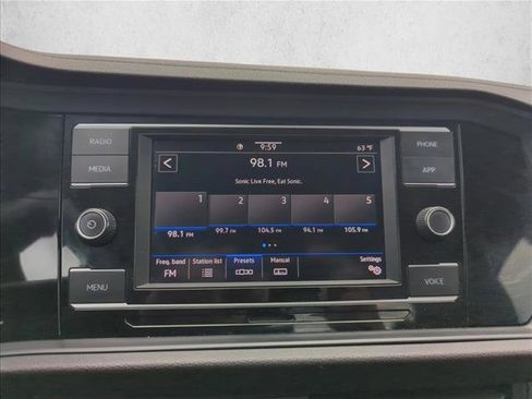 Used 2024 Volkswagen Jetta SE image 14