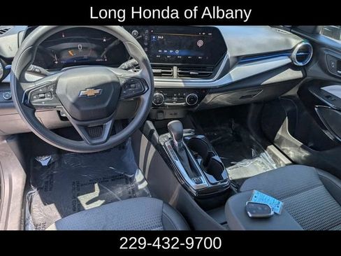 Used 2024 Chevrolet Trax LT FWD image 17