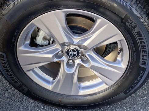 Used 2025 Toyota RAV4 XLE image 27