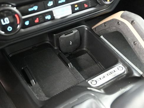 Used 2025 Ford Bronco Badlands image 17