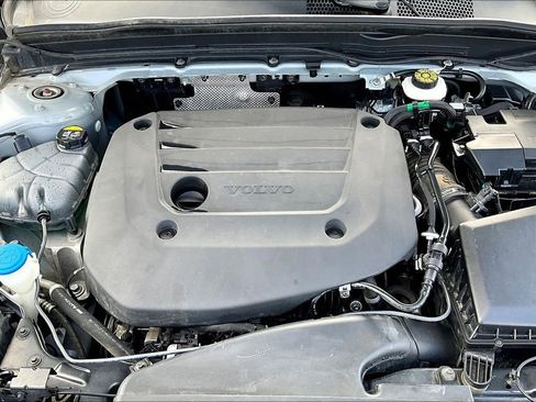Used 2024 Volvo XC40 B5 Core AWD/4WD image 29