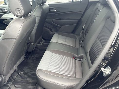 Certified 2024 Chevrolet Trax LT w/ Sunroof Package FWD image 23