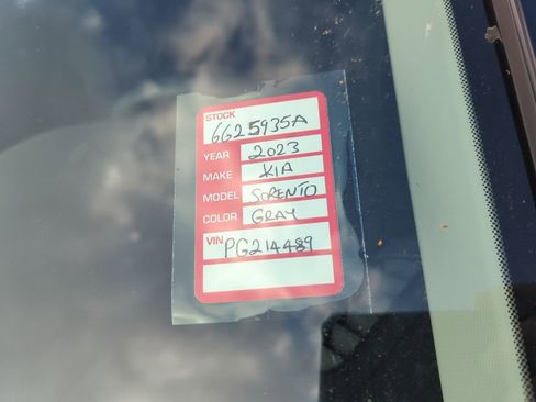 Used 2023 Kia Sorento LX image 6