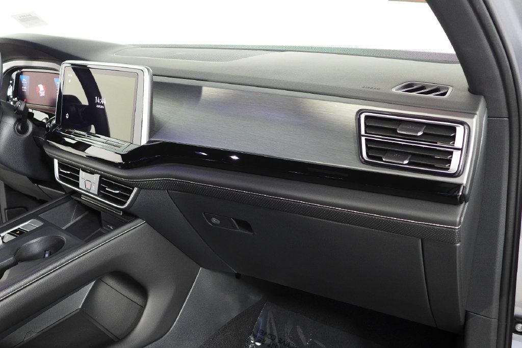 Used 2024 Volkswagen Atlas Cross Sport SE FWD image 14