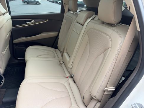 Used 2022 Lincoln Nautilus Reserve AWD/4WD image 12