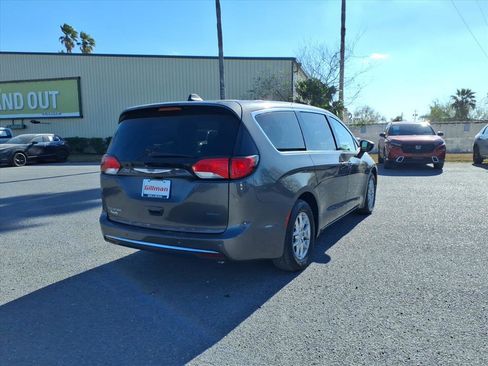Used 2023 Chrysler Voyager LX image 8
