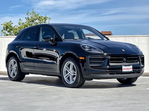 Used 2026 Porsche Macan AWD/4WD image 10
