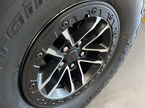 Used 2025 Jeep Wrangler Unlimited Rubicon AWD/4WD image 4