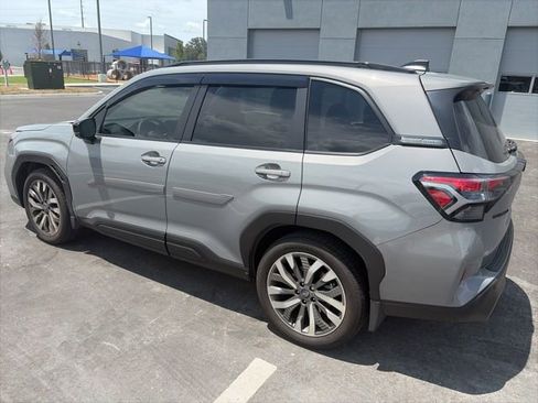 Used 2025 Subaru Forester Touring w/ Popular Package - Touring AWD/4WD image 3