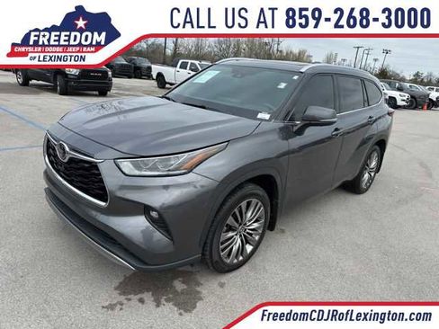 Used 2021 Toyota Highlander Platinum image 1