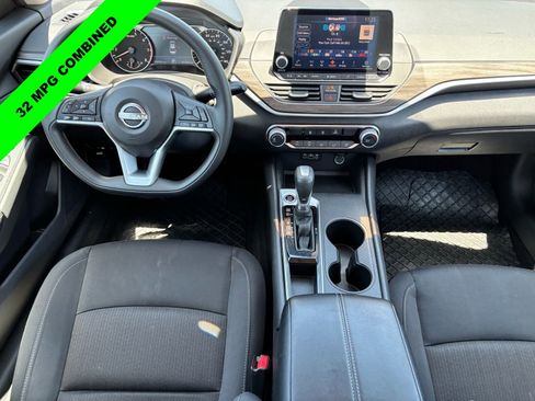 Used 2025 Nissan Altima 2.5 SV FWD image 12