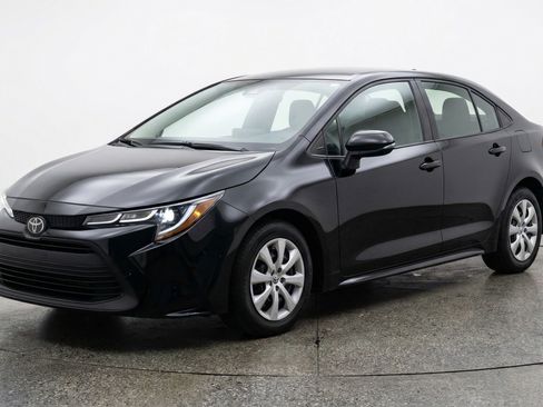 Used 2025 Toyota Corolla LE FWD image 3