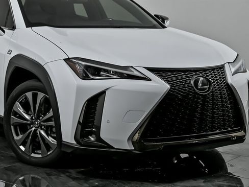 Used 2019 Lexus UX 200 image 2