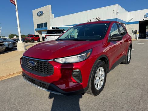 Used 2023 Ford Escape Active w/ Tech Pack #1 AWD/4WD image 3