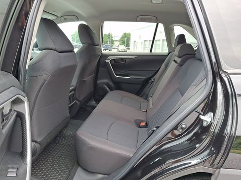 Used 2023 Toyota RAV4 LE AWD/4WD image 11