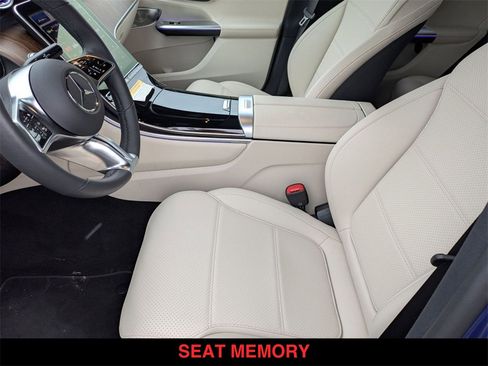 Used 2025 Mercedes-Benz GLC 300 GLC 300 image 3