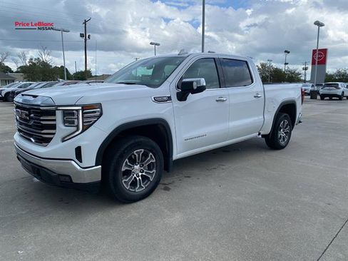 Used 2025 GMC Sierra 1500 SLT image 3