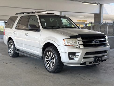 Used 2017 Ford Expedition XLT AWD/4WD image 3