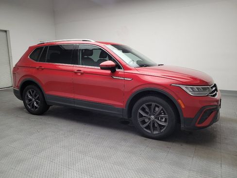 Used 2022 Volkswagen Tiguan SE w/ Panoramic Sunroof Package FWD image 11