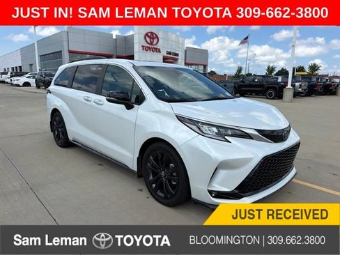 Used 2023 Toyota Sienna XSE FWD image 1