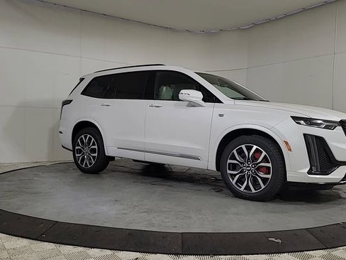 New 2025 Cadillac XT6 Sport image 9