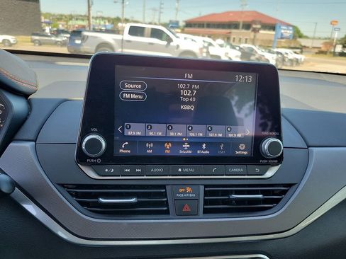 Used 2024 Nissan Altima 2.5 SR FWD image 15
