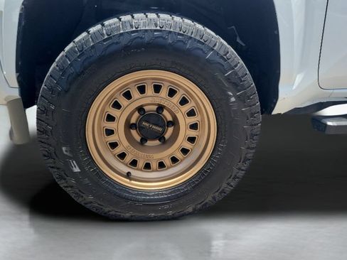Certified 2024 Toyota Tacoma SR5 AWD/4WD image 27