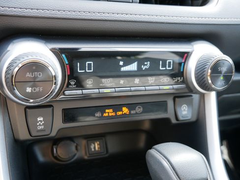 Used 2025 Toyota RAV4 XLE AWD/4WD image 27