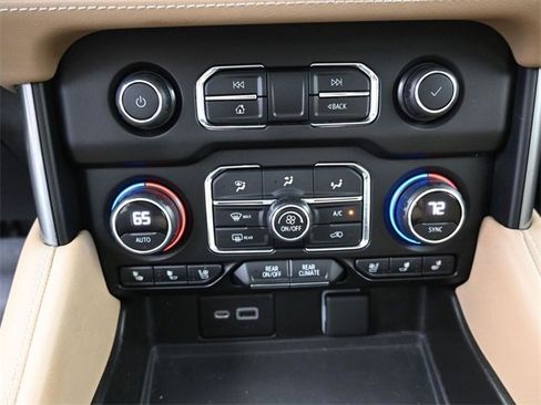 Used 2021 Chevrolet Suburban Premier w/ Premium Package image 31