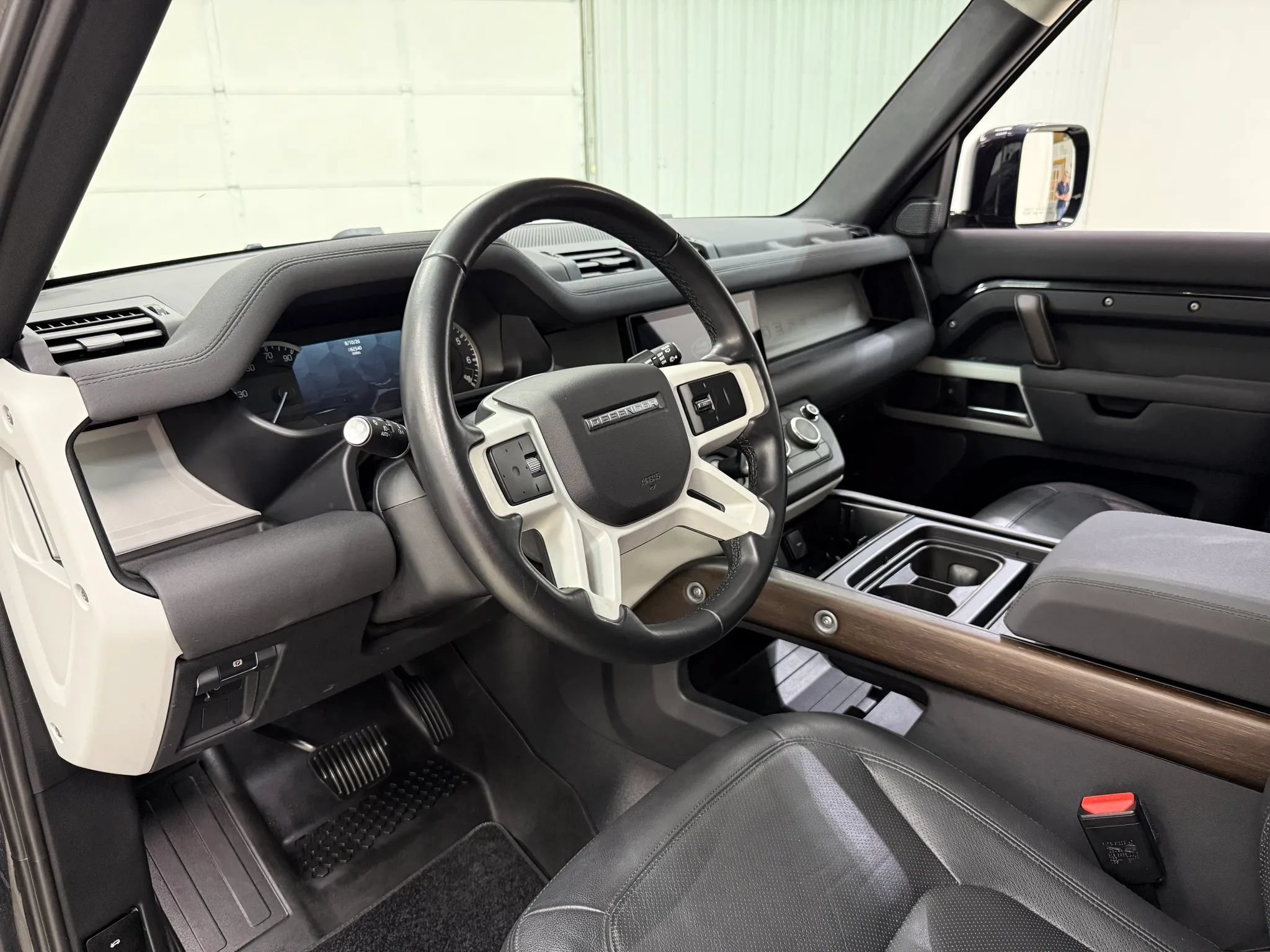 Used 2023 Land Rover Defender 110 SE AWD/4WD image 12