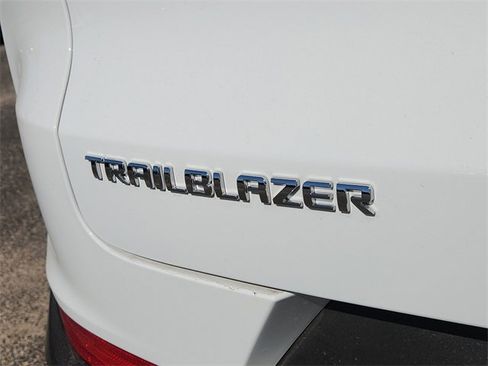 Used 2025 Chevrolet TrailBlazer LS w/ LS Convenience Package image 8