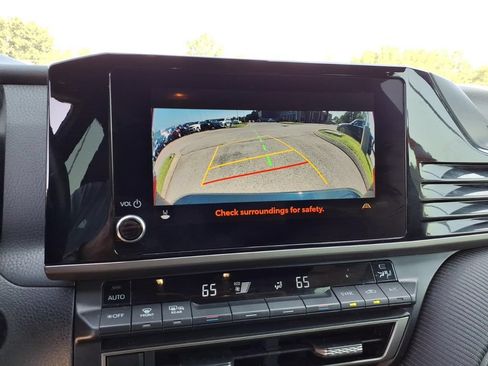 Used 2025 Toyota Camry SE w/ Convenience Package FWD image 15