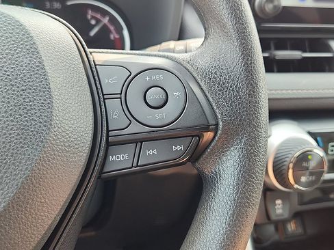 Certified 2025 Toyota RAV4 XLE FWD image 23