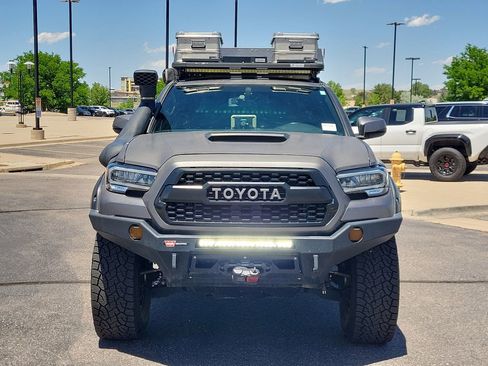 Used 2016 Toyota Tacoma TRD Off-Road w/ Premium & Technology Package AWD/4WD image 9
