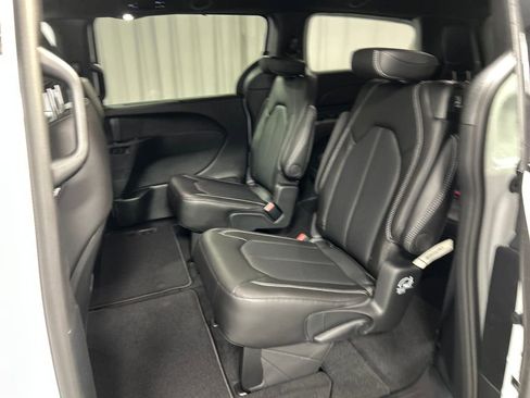 New 2026 Chrysler Pacifica Select image 22