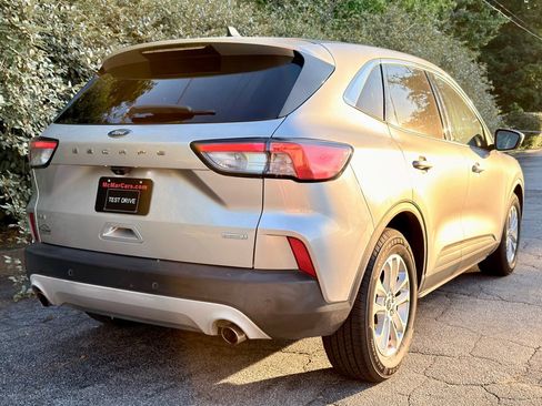 Used 2020 Ford Escape SE FWD image 3
