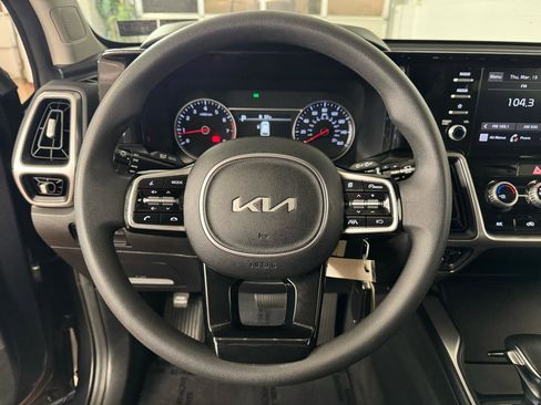 Used 2022 Kia Sorento LX image 18