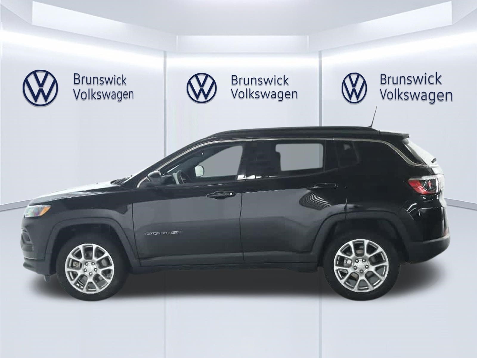 Used 2023 Jeep Compass Latitude AWD/4WD image 38