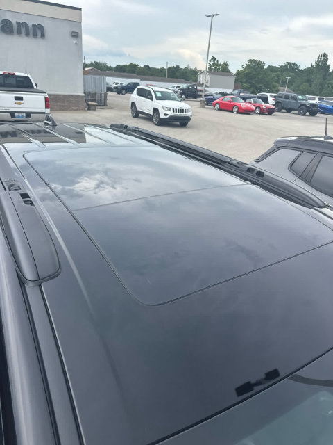 New 2025 Chrysler Pacifica Select w/ Fav Edition Package FWD image 10
