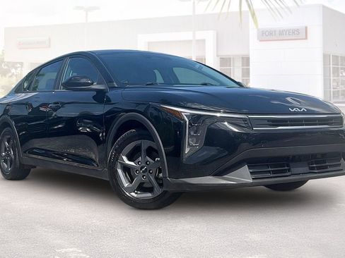 Used 2025 Kia K4 FWD image 1