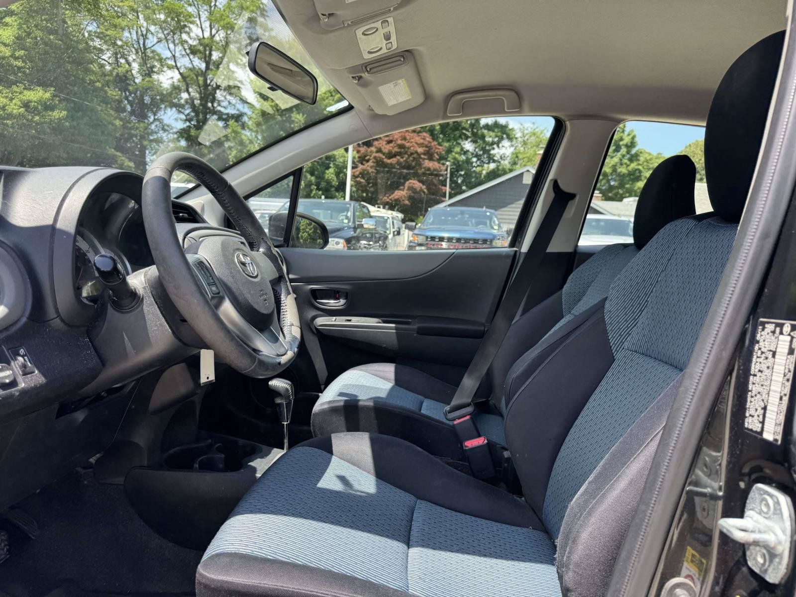 Used 2012 Toyota Yaris SE FWD image 12