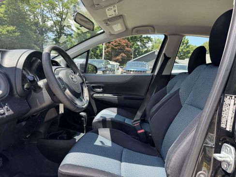 Used 2012 Toyota Yaris SE FWD image 12