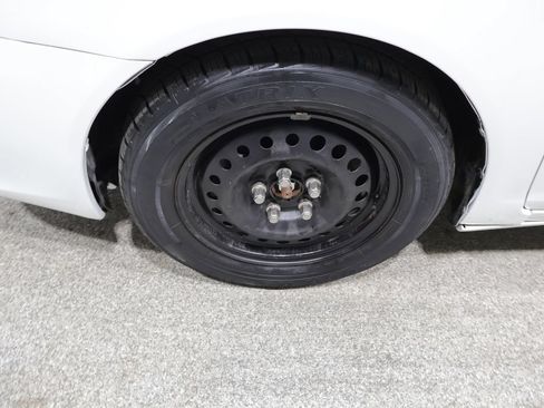 Used 2005 Toyota Camry LE FWD image 13
